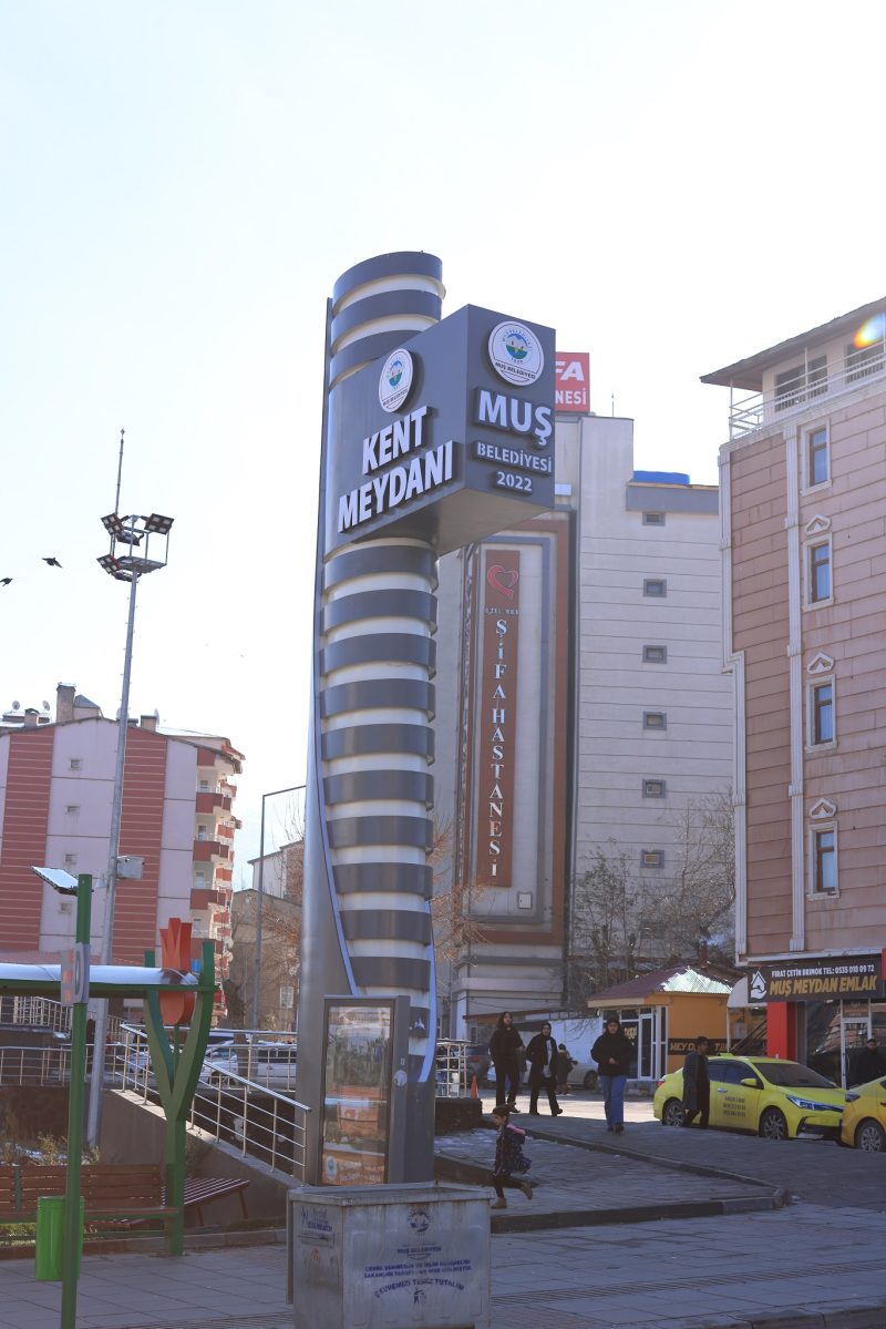 Muş Belediyesi Kent Meydanı Totem (1)