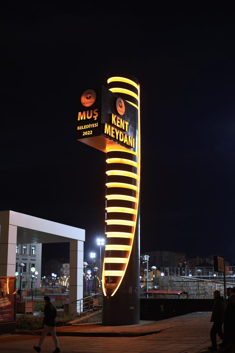 Muş Belediyesi Kent Meydanı Totem (10)