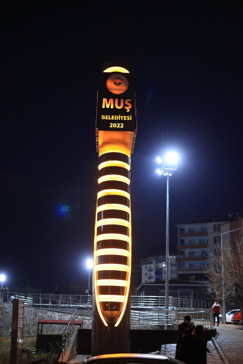 Muş Belediyesi Kent Meydanı Totem (11)