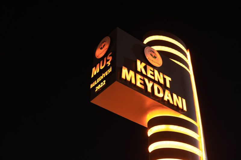 Muş Belediyesi Kent Meydanı Totem (13)