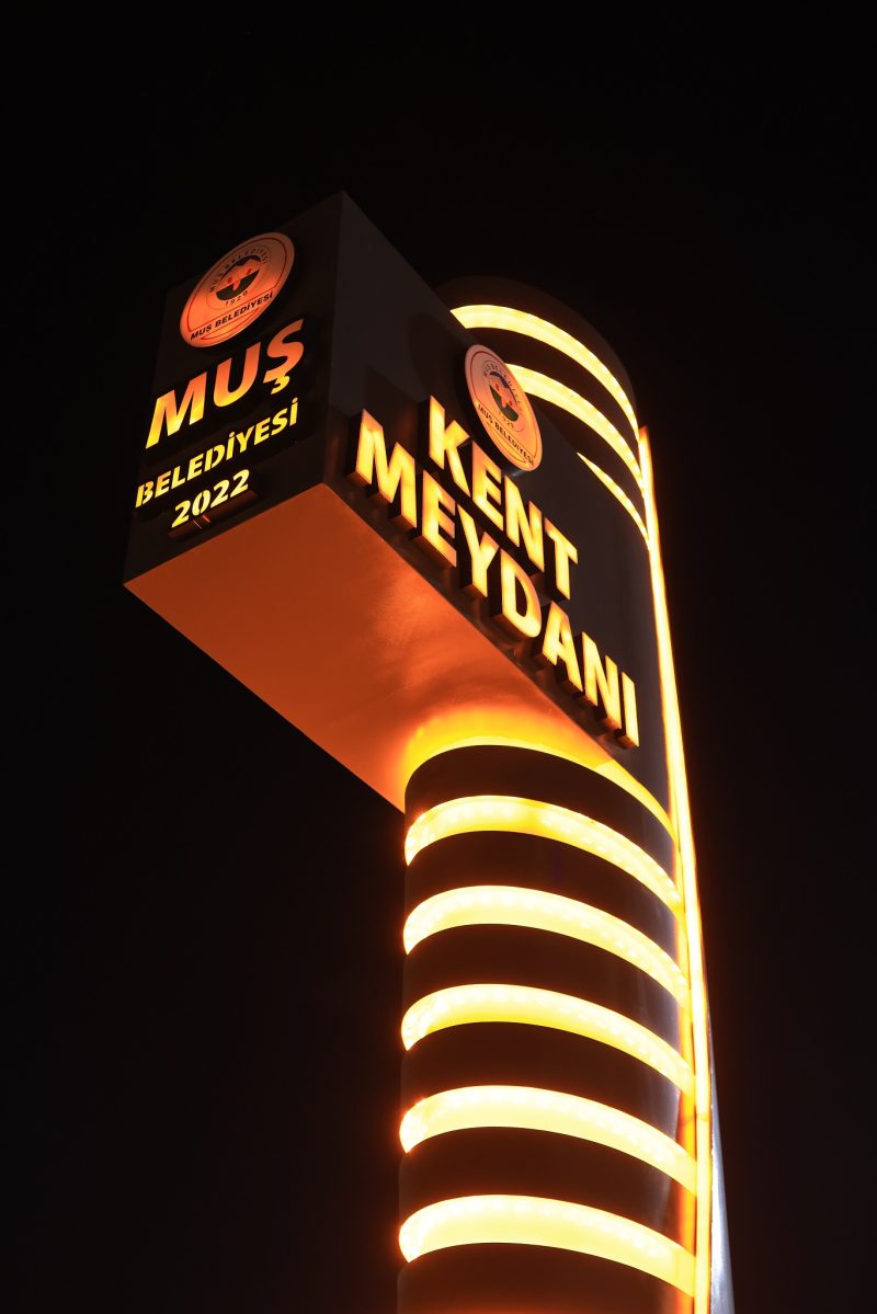 Muş Belediyesi Kent Meydanı Totem (14)