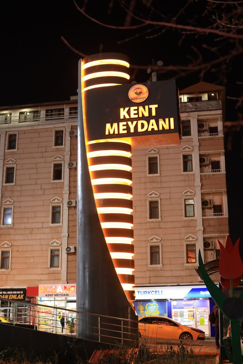Muş Belediyesi Kent Meydanı Totem (15)