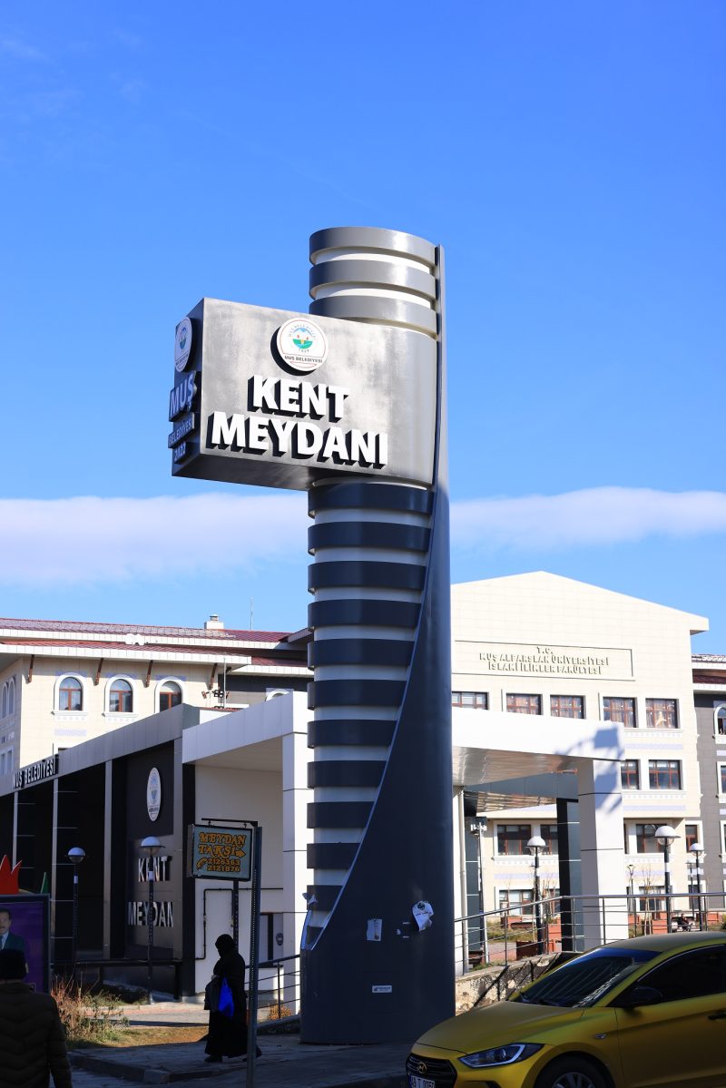 Muş Belediyesi Kent Meydanı Totem (3)
