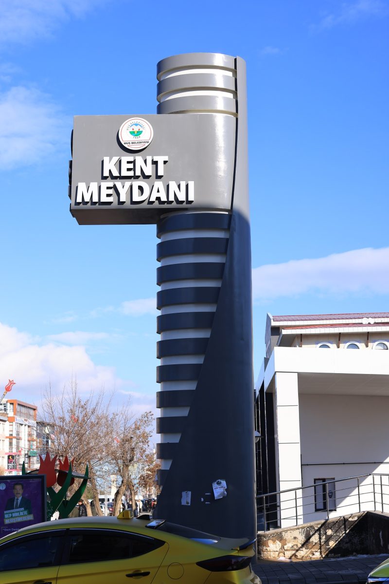 Muş Belediyesi Kent Meydanı Totem (4)