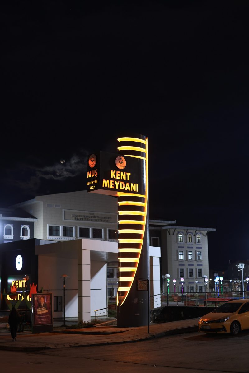 Muş Belediyesi Kent Meydanı Totem (9)