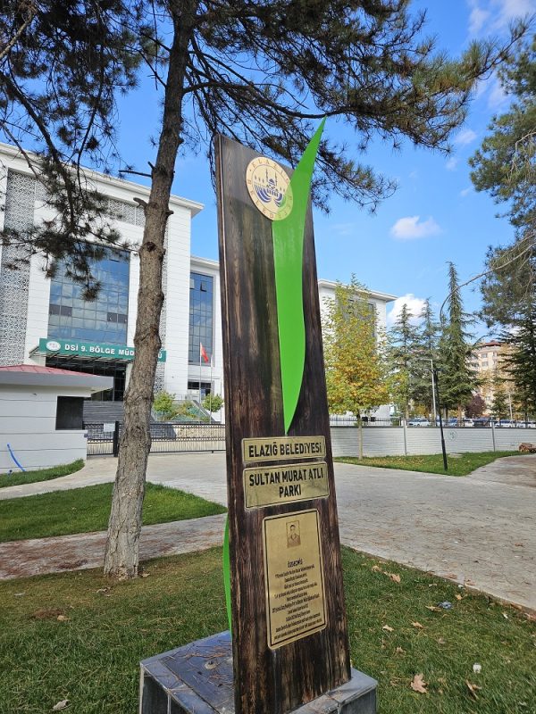 Topraksan Tasarım-Elazığ BElediyesi Sultan Murat Atlı Parkı Anıtı (1)