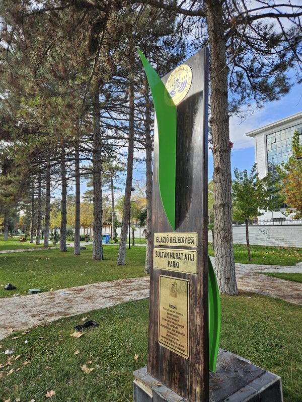 Topraksan Tasarım-Elazığ BElediyesi Sultan Murat Atlı Parkı Anıtı (2)
