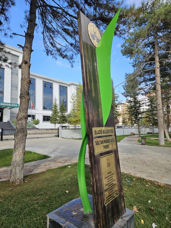 Topraksan Tasarım-Elazığ BElediyesi Sultan Murat Atlı Parkı Anıtı (5)