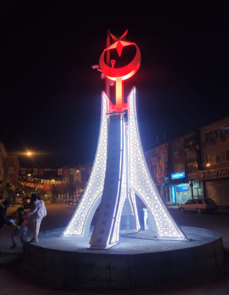 sultandagi-sehir-aniti